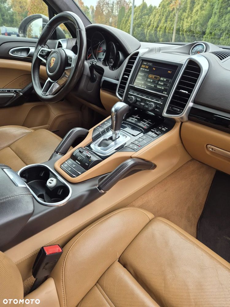 Porsche Cayenne - 22