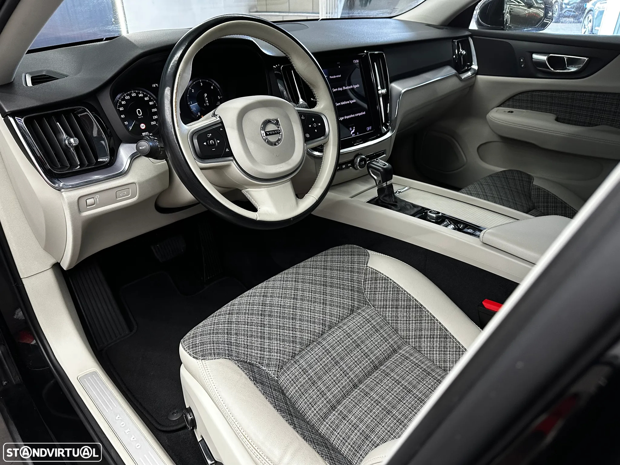 Volvo V60 2.0 D4 Momentum Geartronic - 16