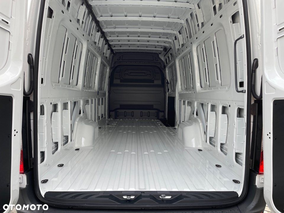 Mercedes-Benz Sprinter - 10
