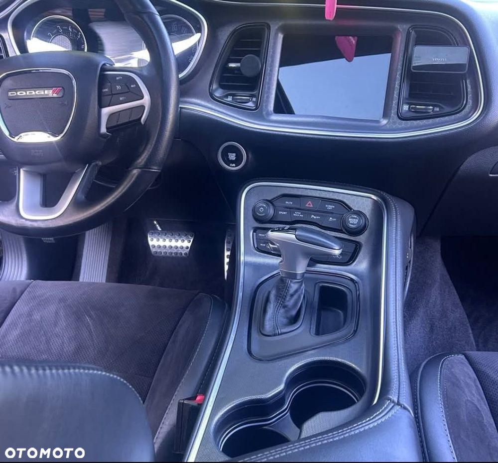 Dodge Challenger - 8