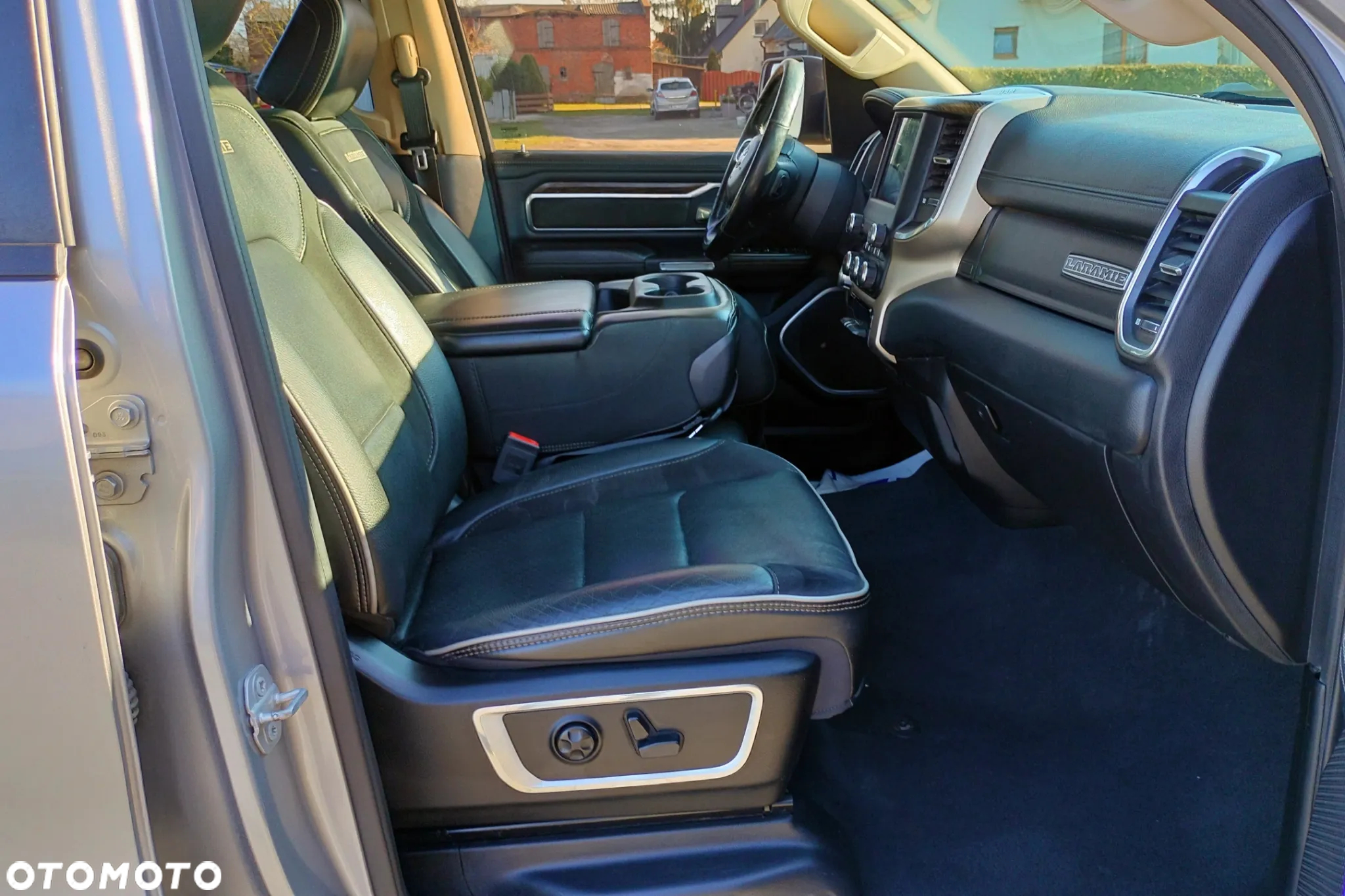 RAM 1500 Crew Cab Shortbed Laramie - 15