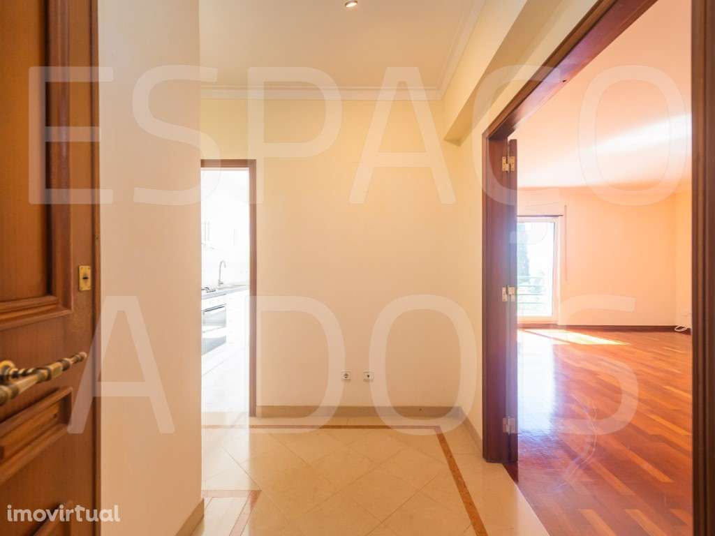 T2 em Soalheiro e em Óptimo Estado de Conservação; COZINHA TOTALMEN... - Grande imagem: 3/49