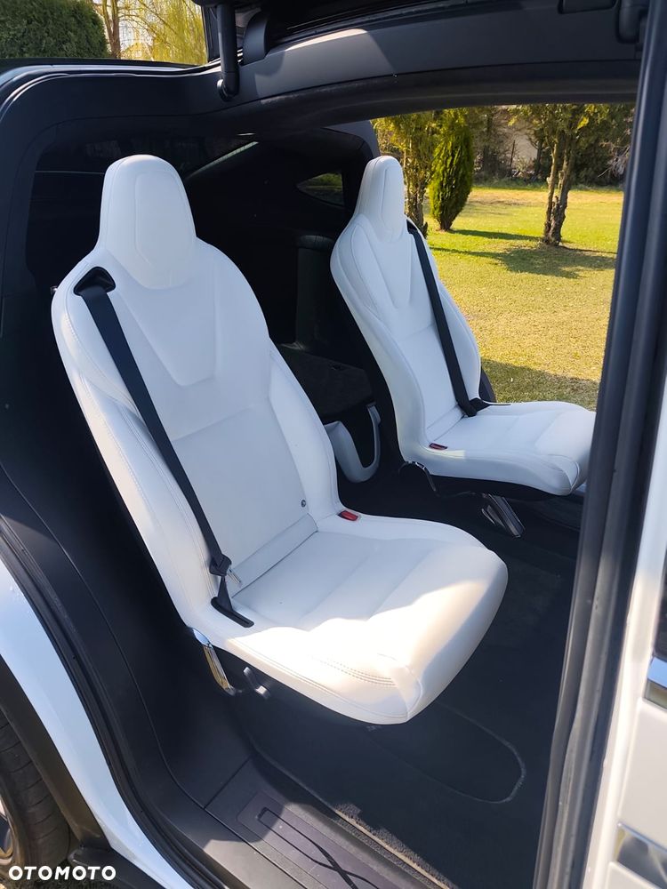 Tesla Model X - 24