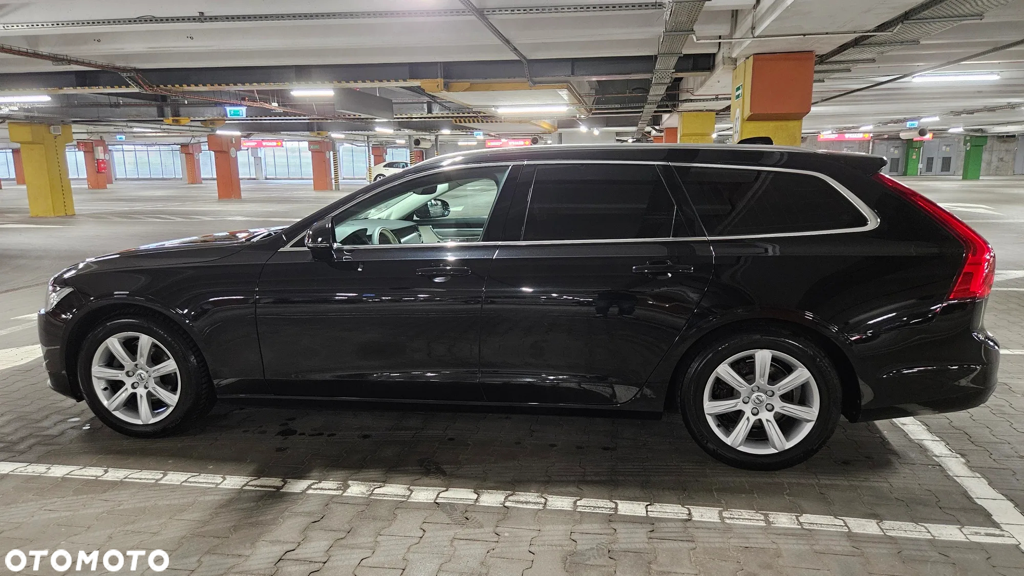 Volvo V90 D4 Momentum - 11