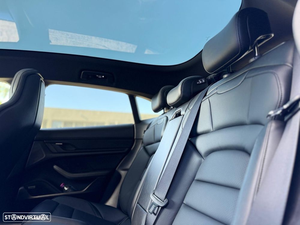 Porsche Taycan Cross Turismo 4S - 33