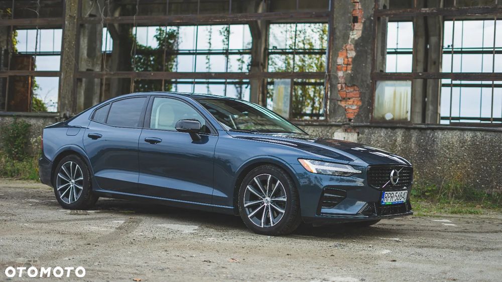 Volvo S60 B5 B AWD Plus Dark - 3