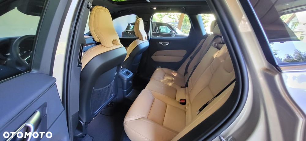 Volvo XC 60 T6 Plug-In Hybrid AWD Plus Bright - 3