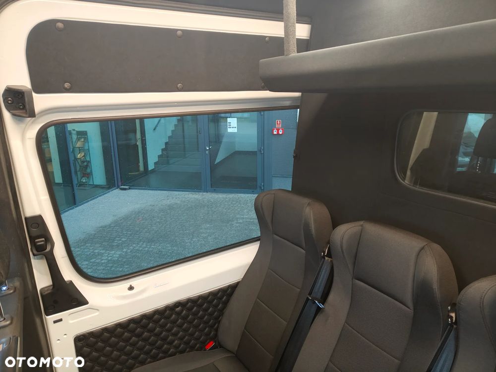 Mercedes-Benz Sprinter - 24
