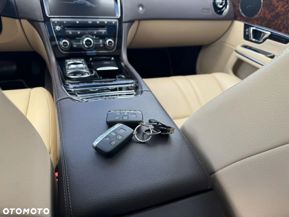 Jaguar XJ 3.0 V6 Premium Luxury - 26