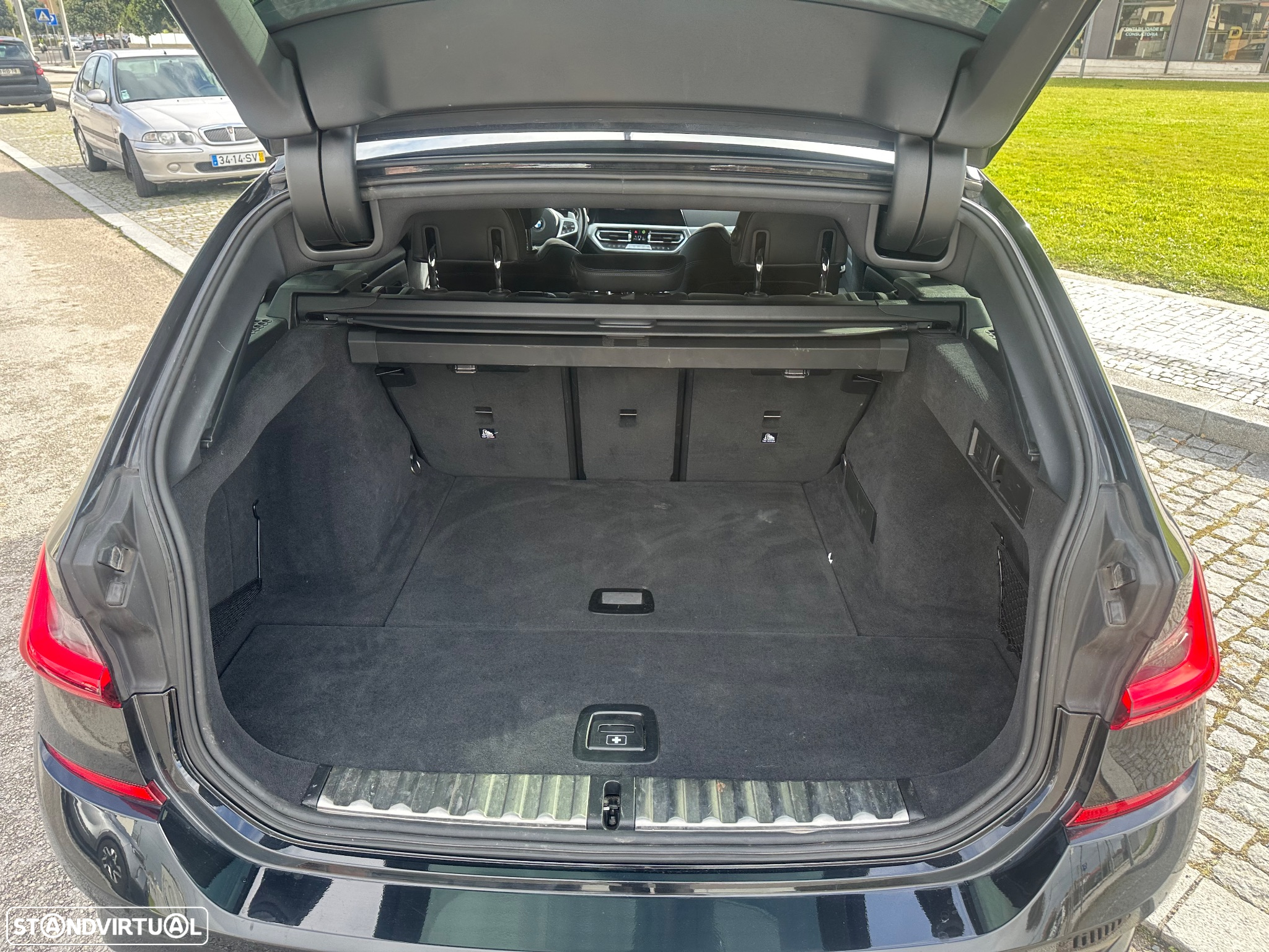 BMW 320 d Touring Pack Desportivo M Auto - 30