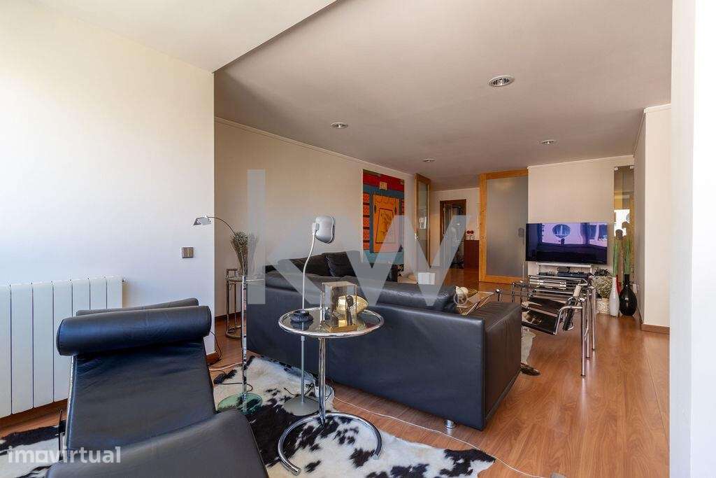 Apartamento T5 convertido em T4, mobilado, com 168 m2 de área bruta na - Grande imagem: 4/34