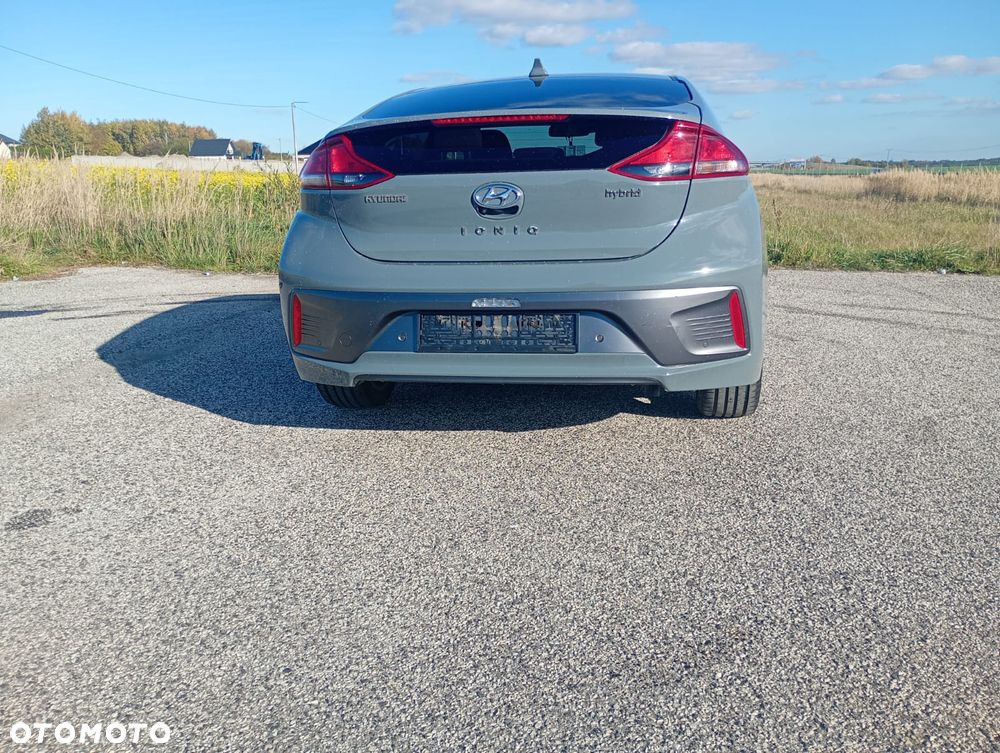 Hyundai IONIQ - 7