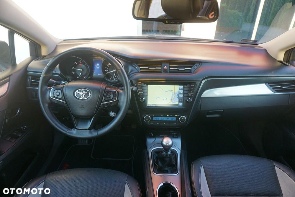 Toyota Avensis 2.0 D-4D Premium - 13