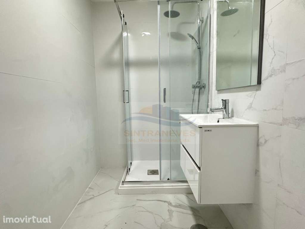 Apartamento T2 Renovado com Terraço junto à Igreja Matriz da Amador... - Grande imagem: 3/20