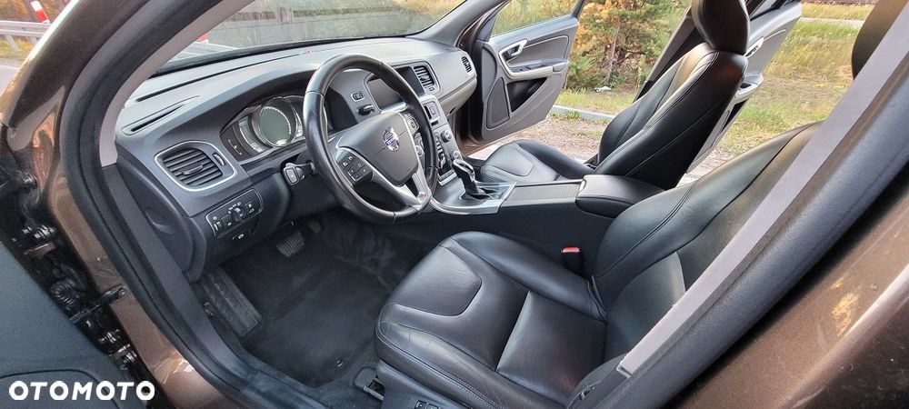 Volvo V60 Cross Country - 10