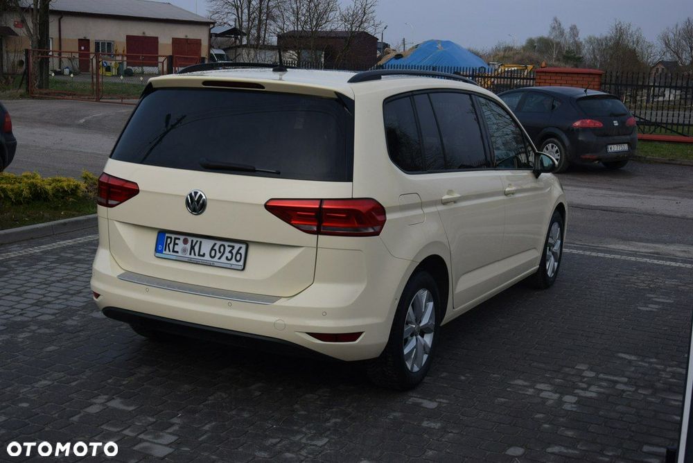 Volkswagen Touran - 11