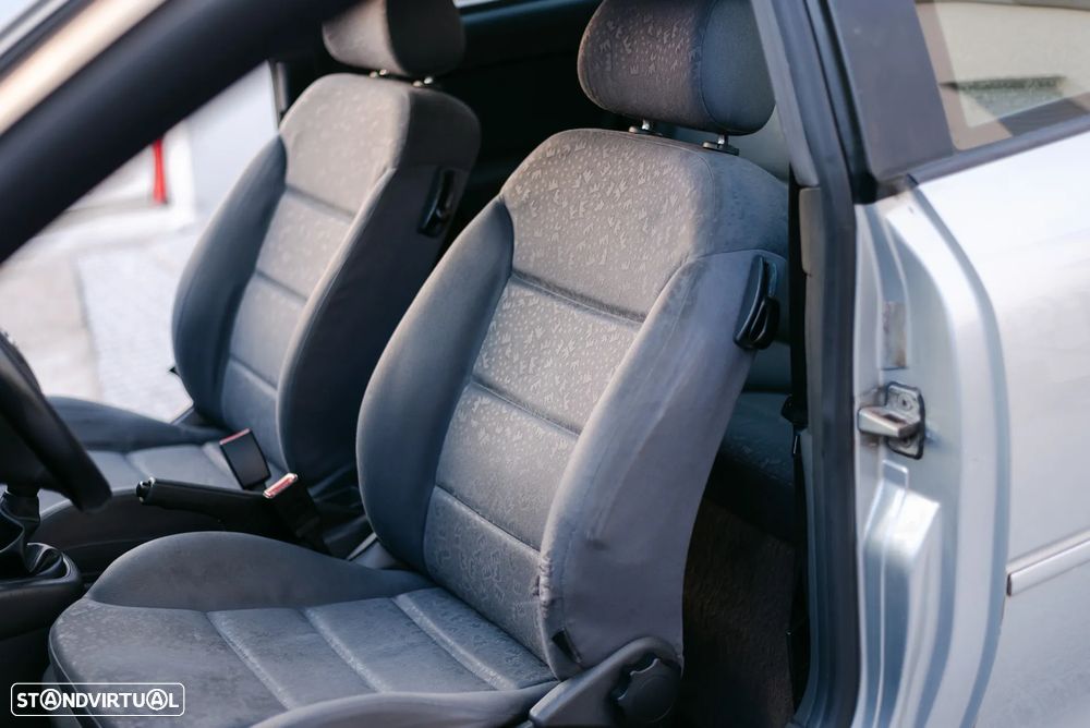 Audi A3 1.6 - 12