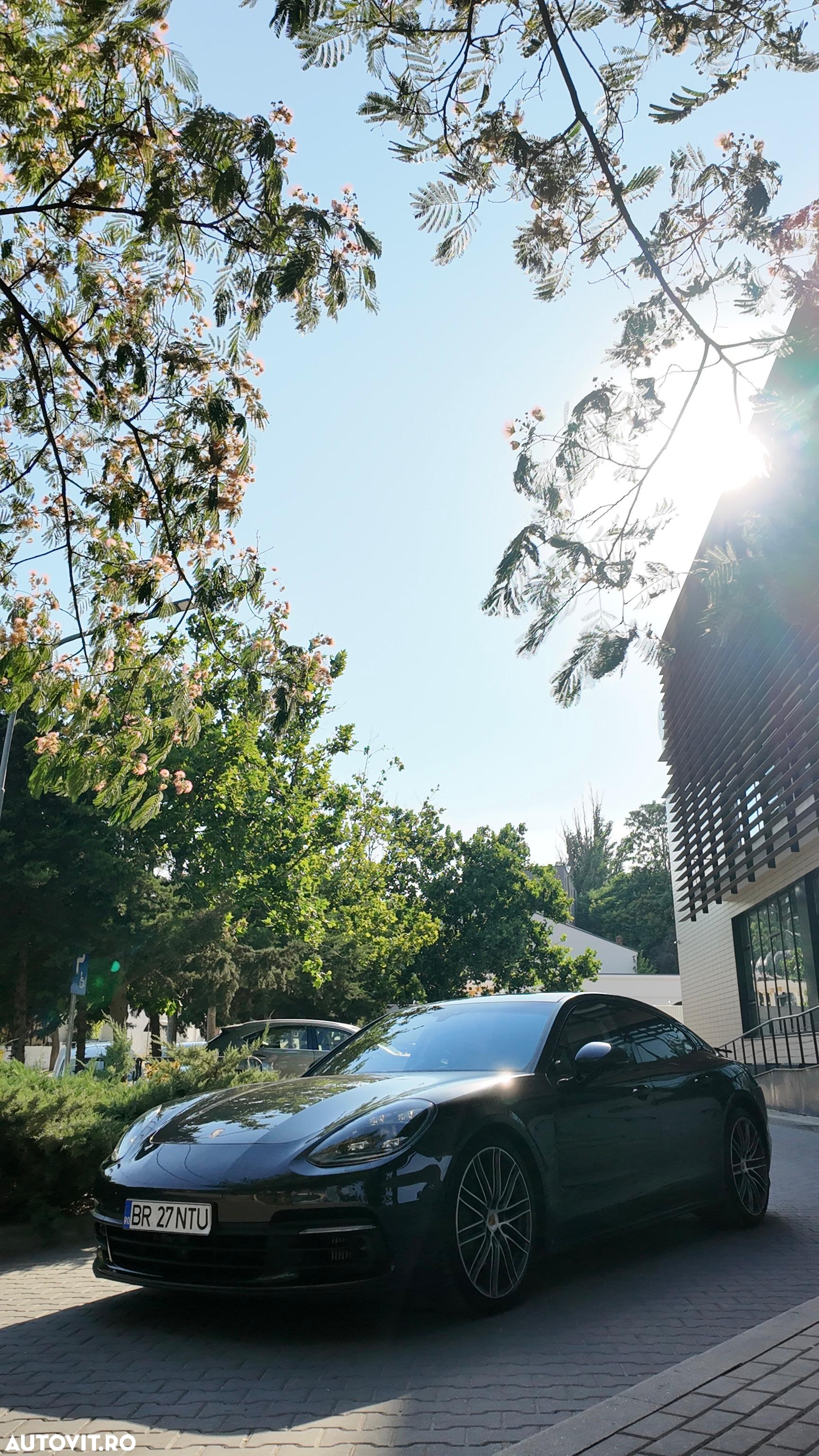Porsche Panamera 4S - 30