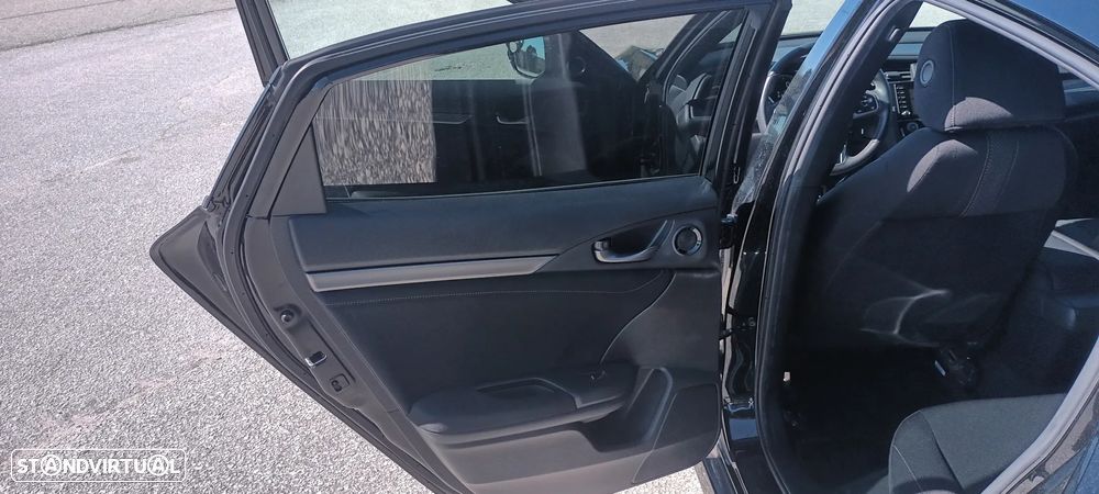 Honda Civic 1.0 i-VTEC Elegance Navi - 16