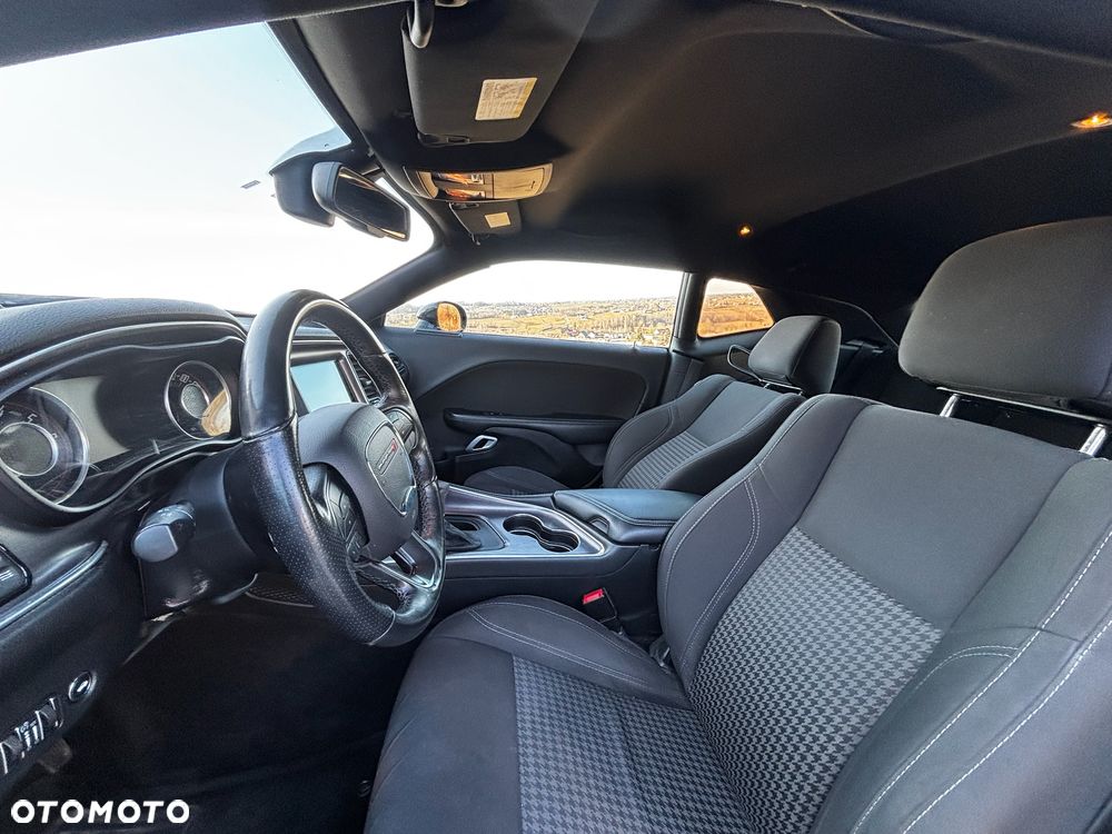 Dodge Challenger - 17