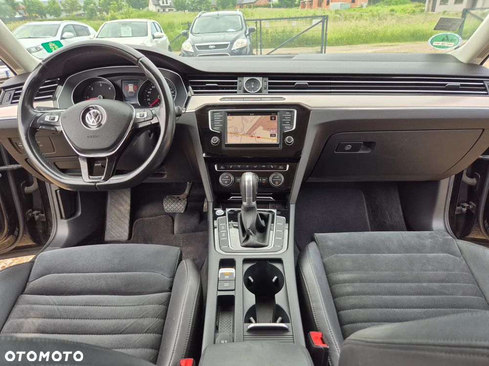 Volkswagen Passat Variant 2.0 TDI SCR DSG (BlueM Tech) Comfortline - 10