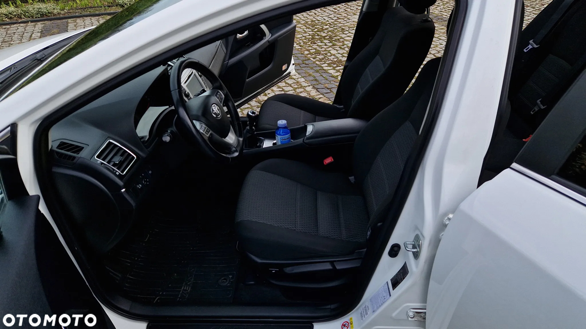 Toyota Avensis 2.0 D-4D Premium - 21