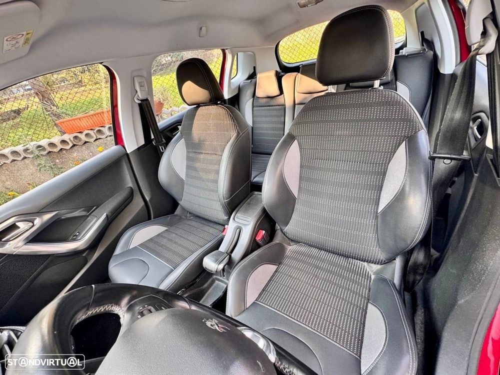 Peugeot 2008 1.2 PureTech Allure - 16