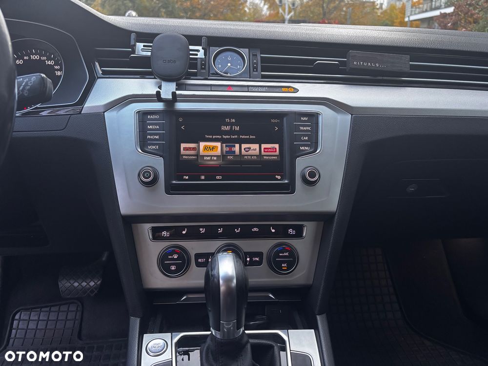 Volkswagen Passat - 21