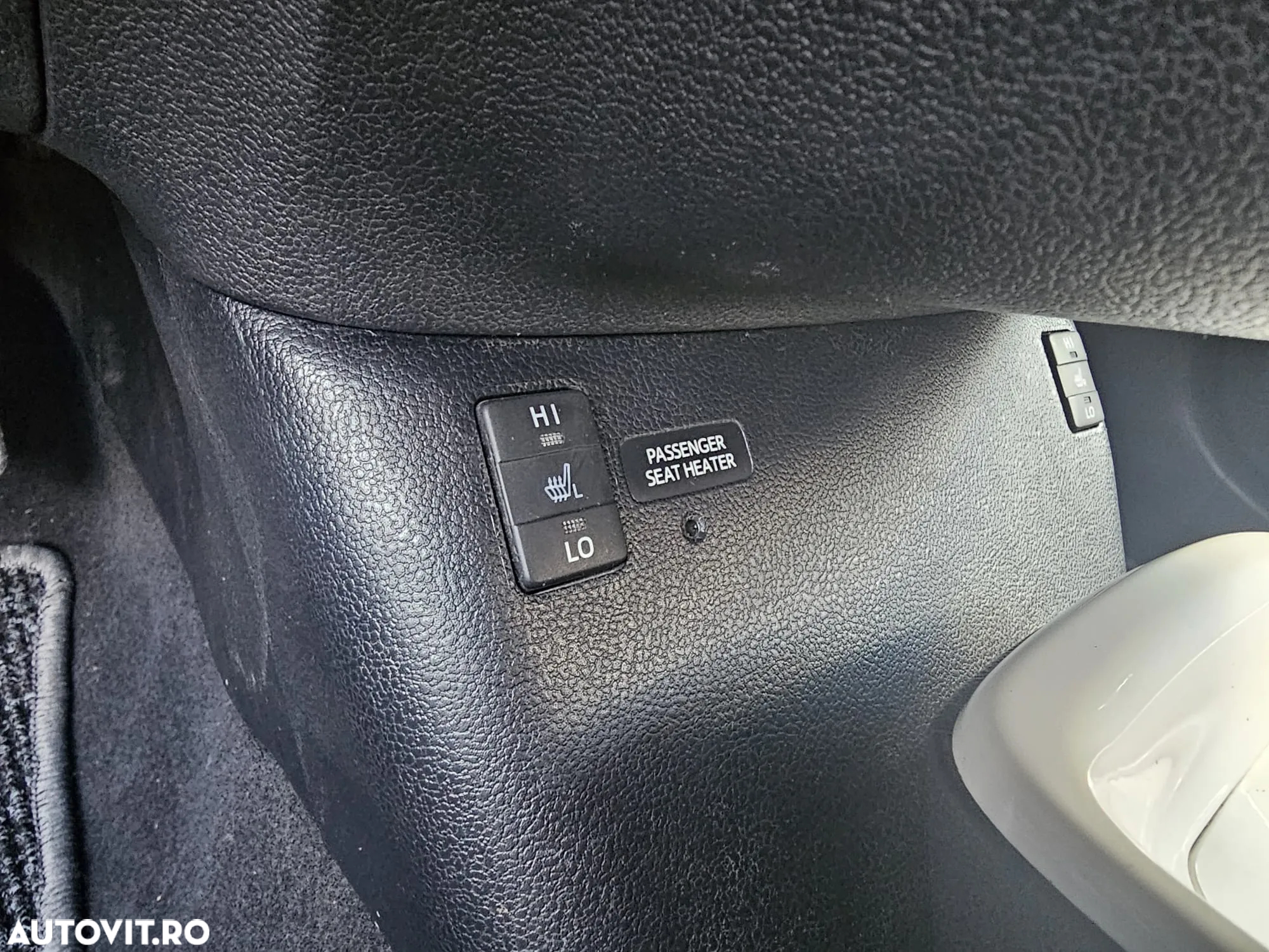 Toyota Prius 1.8 HSD Exclusive Plus - 13