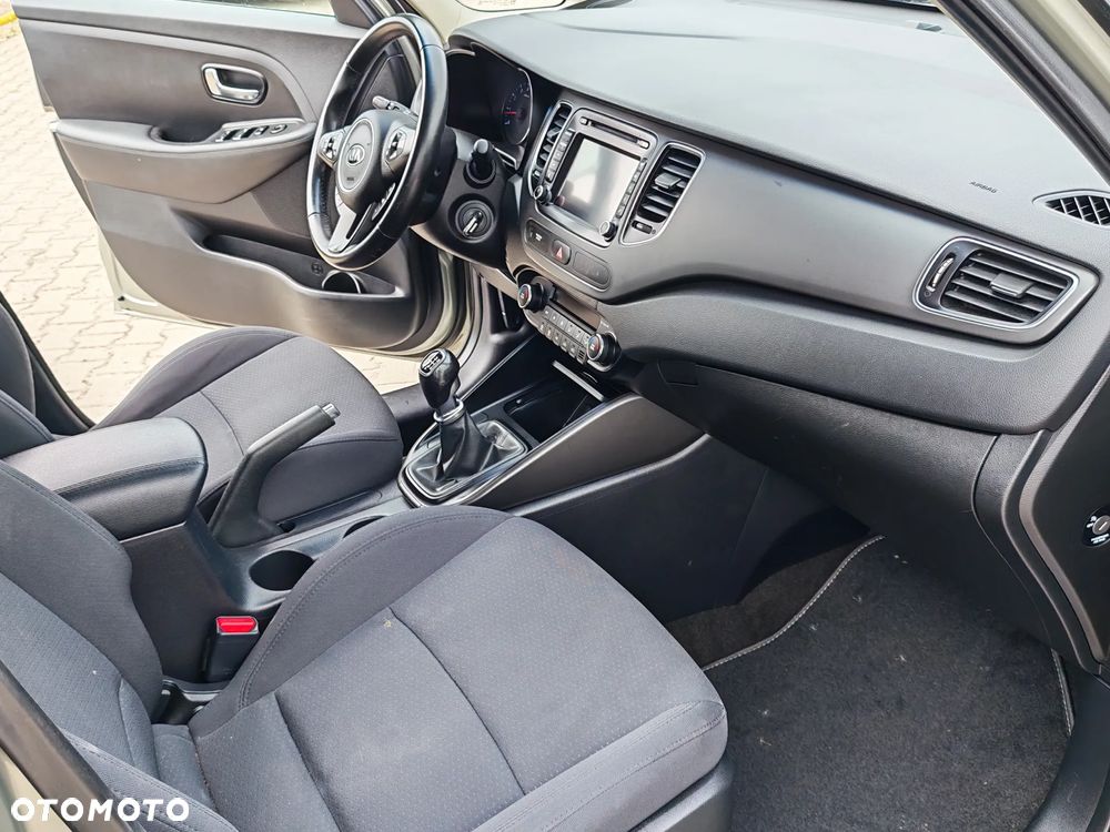 Kia Carens - 18