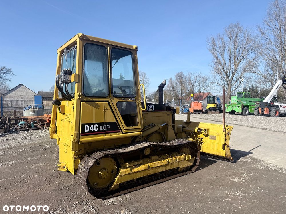 Caterpillar CAT D4C - 13