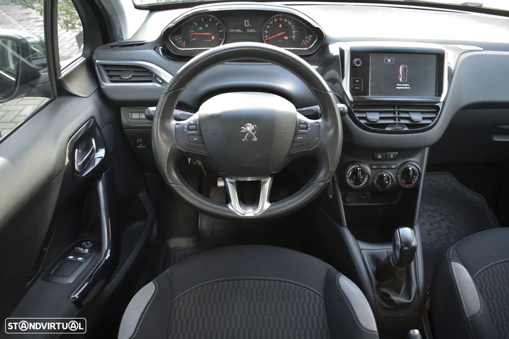 Peugeot 208 1.2 VTi SE Style - 4