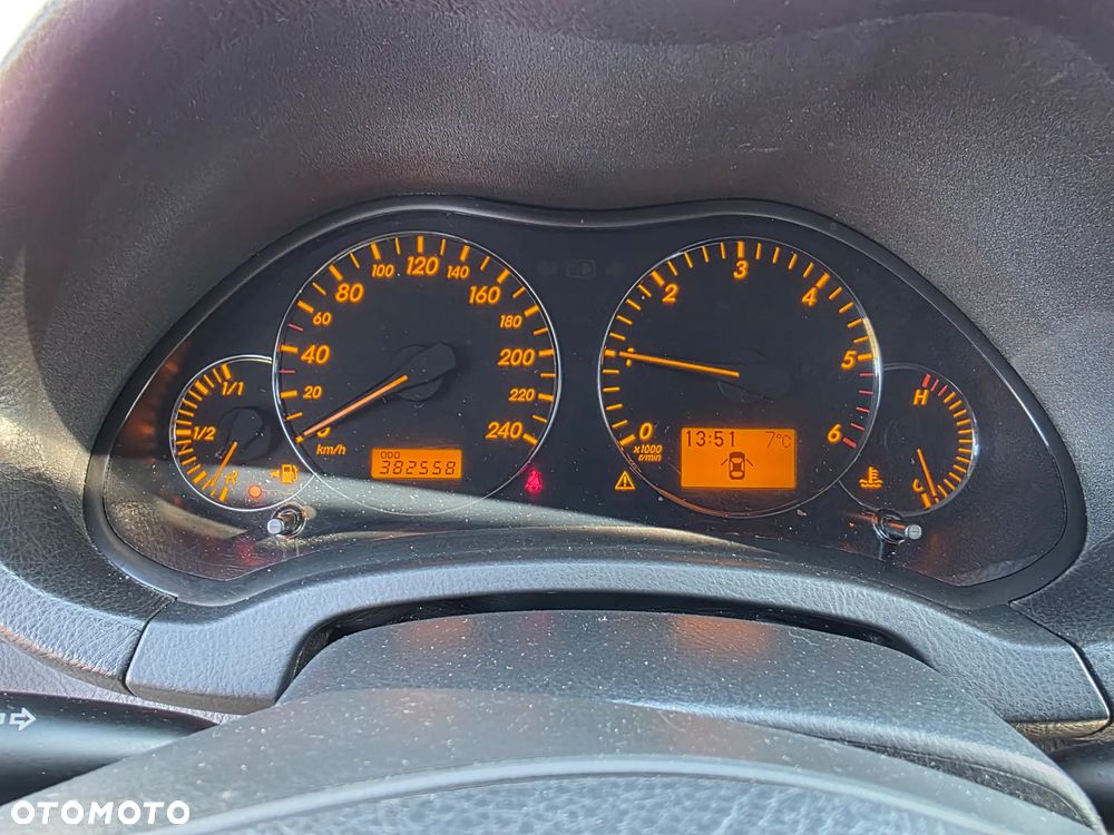 Toyota Avensis 2.0 D-4D Sol Premium - 10