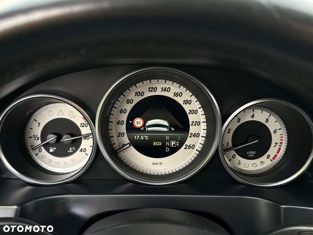 Mercedes-Benz Klasa E 200 9G-TRONIC Avantgarde - 28