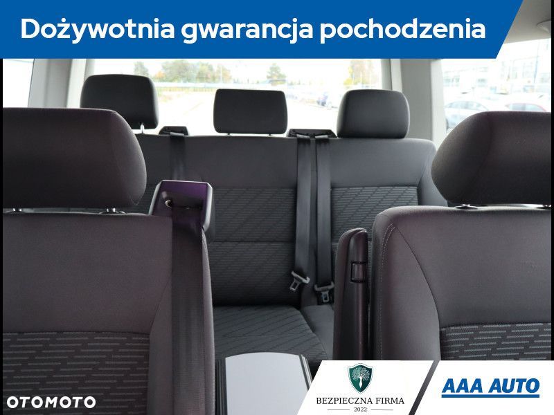 Volkswagen Multivan - 11