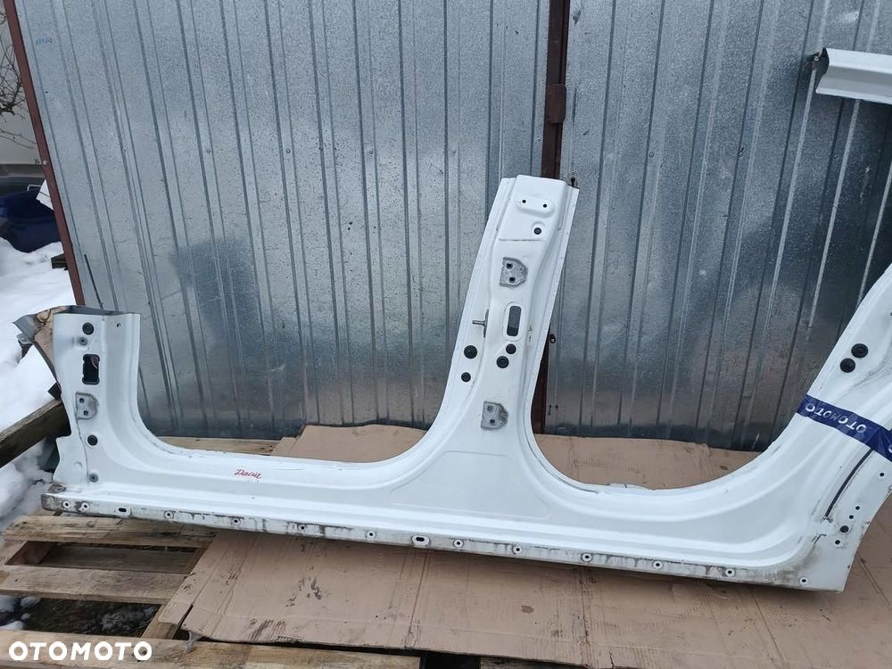 dacia sandero stepway iii 21r- próg lewy cały słupek środkowy 200318022026 - 2