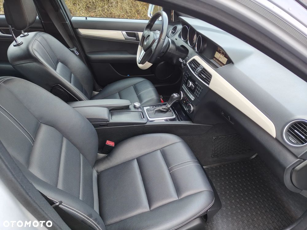 Mercedes-Benz Klasa C 220 CDI 7G-TRONIC Avantgarde Edition - 32
