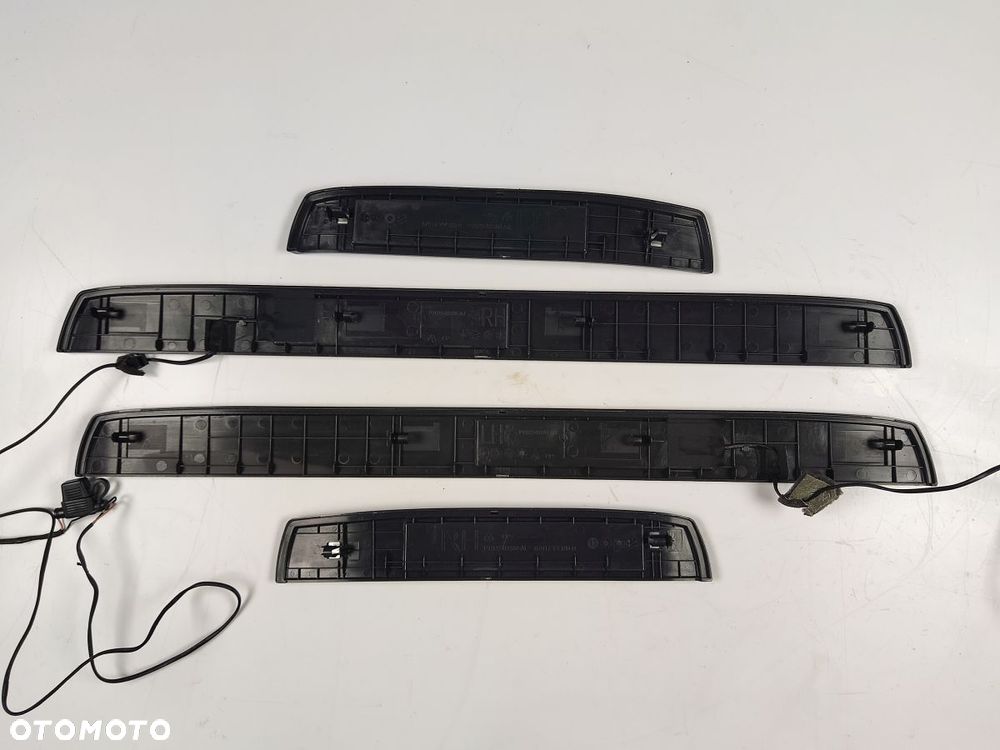 Listwy Nakładki Progowe Podświetlane TOYOTA CAMRY od 2018r - 16