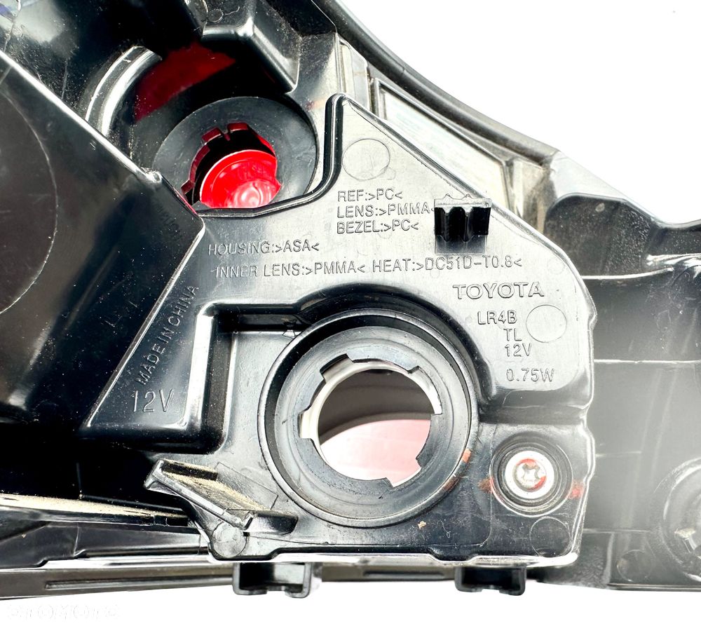 TOYOTA COROLLA CROSS 22 - LAMPA TYŁ tylna lampy błotnik klapa R ORYGINAŁ OE - 7