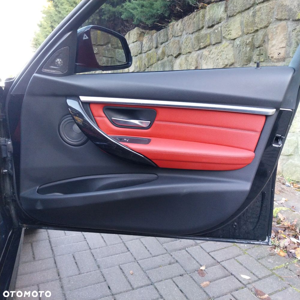 BMW Seria 3 330i xDrive M Sport - 29