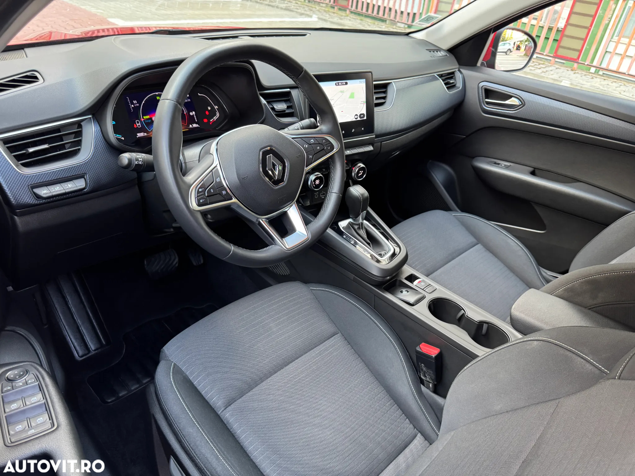 Renault Arkana E-TECH Hybrid 145 Techno - 10