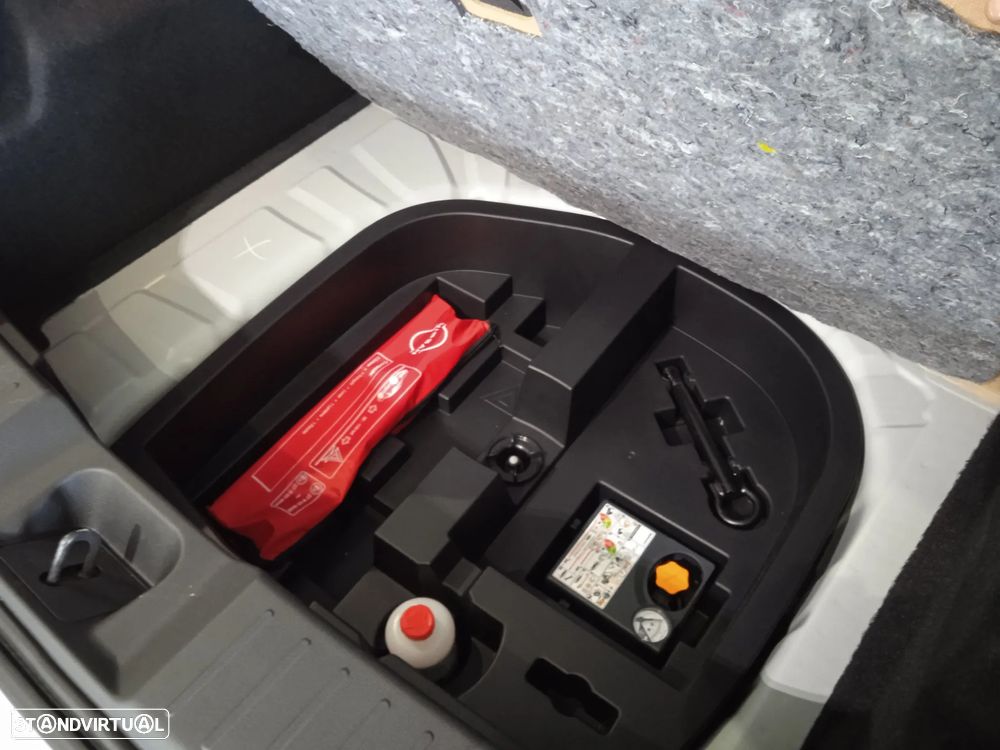 Nissan Juke 1.0 DIG-T N-Design C.Two Tone S.DCT - 47