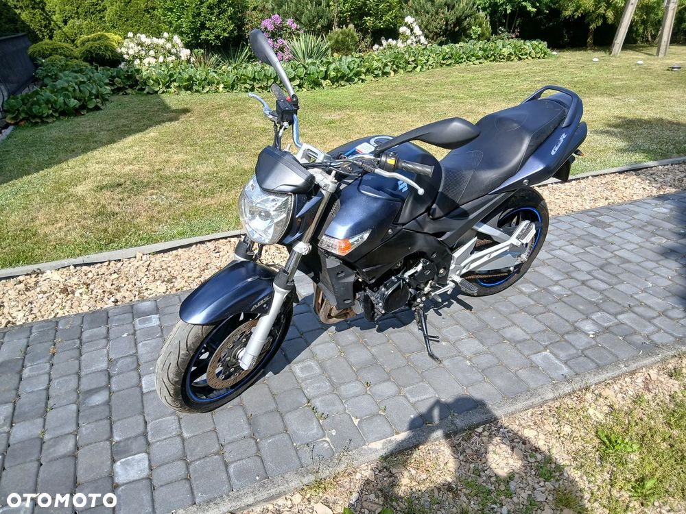 Suzuki GSR - 1