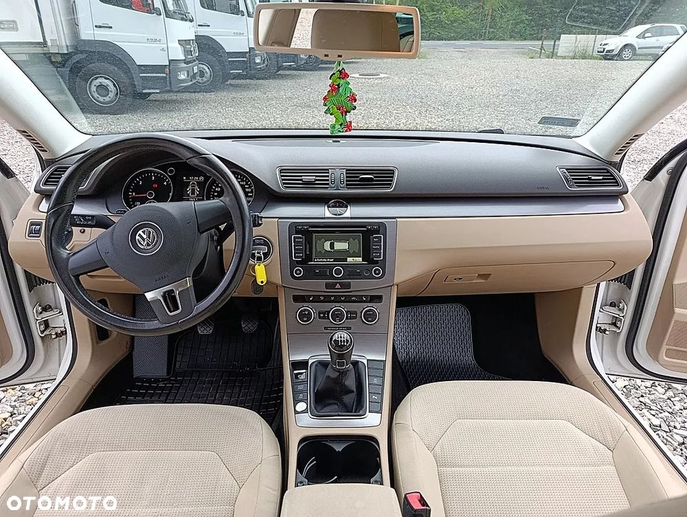 Volkswagen Passat 2.0 TDI Highline - 17