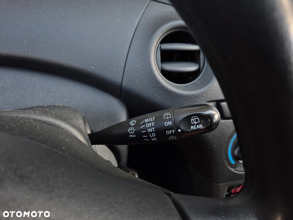 Toyota Yaris 1.0 Terra - 11