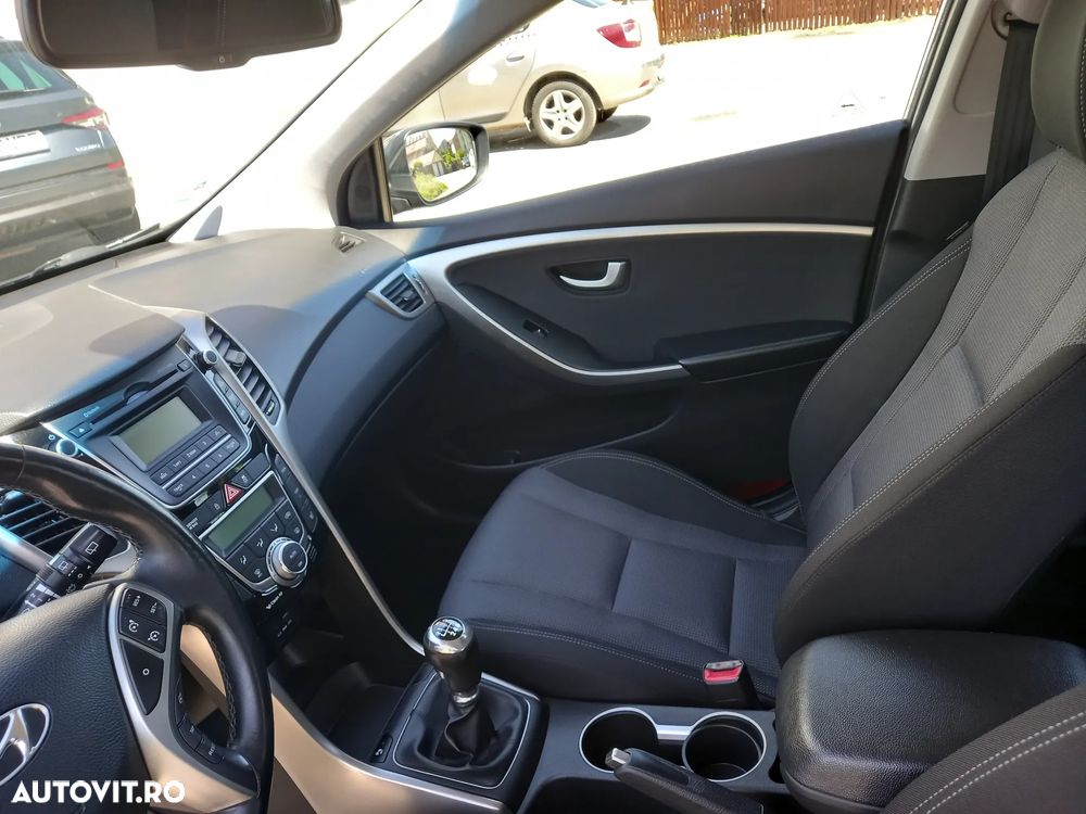 Hyundai i30 blue 1.6 CRDi Style - 12
