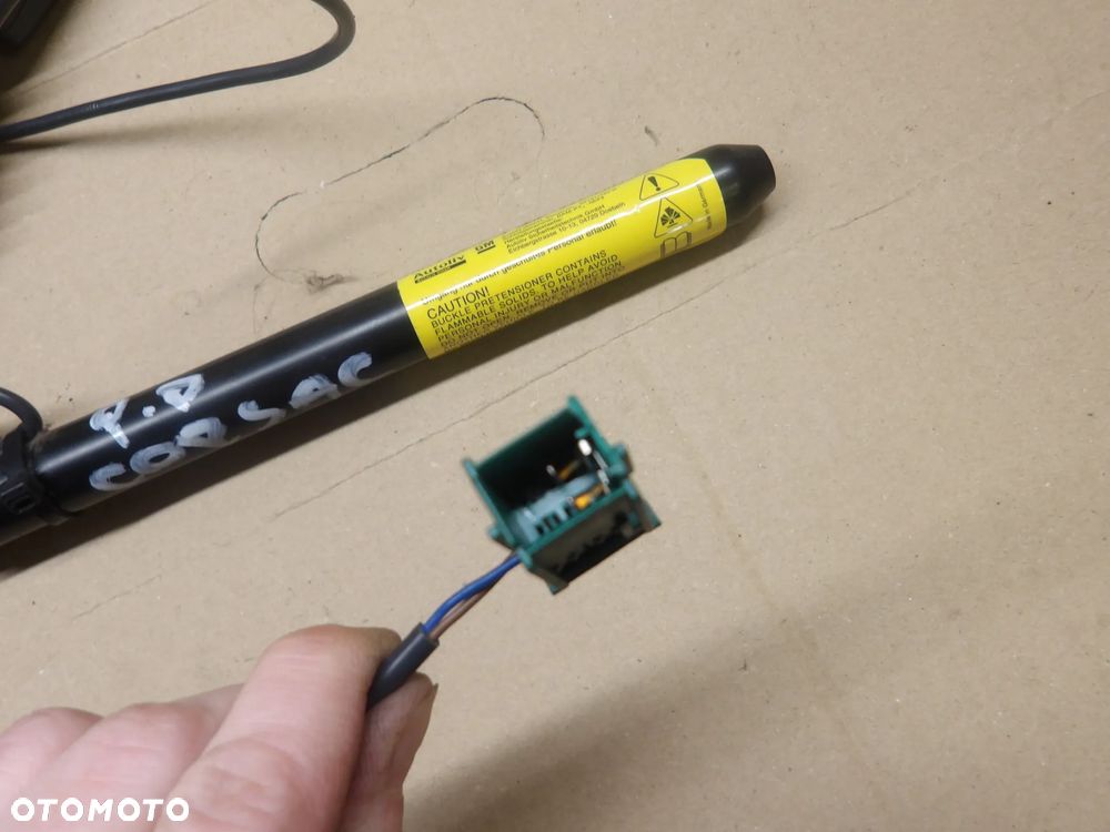 OPEL CORSA C 3D 1.0B ZAPINKA PASA PRAWY LEWY PRZÓD - 4