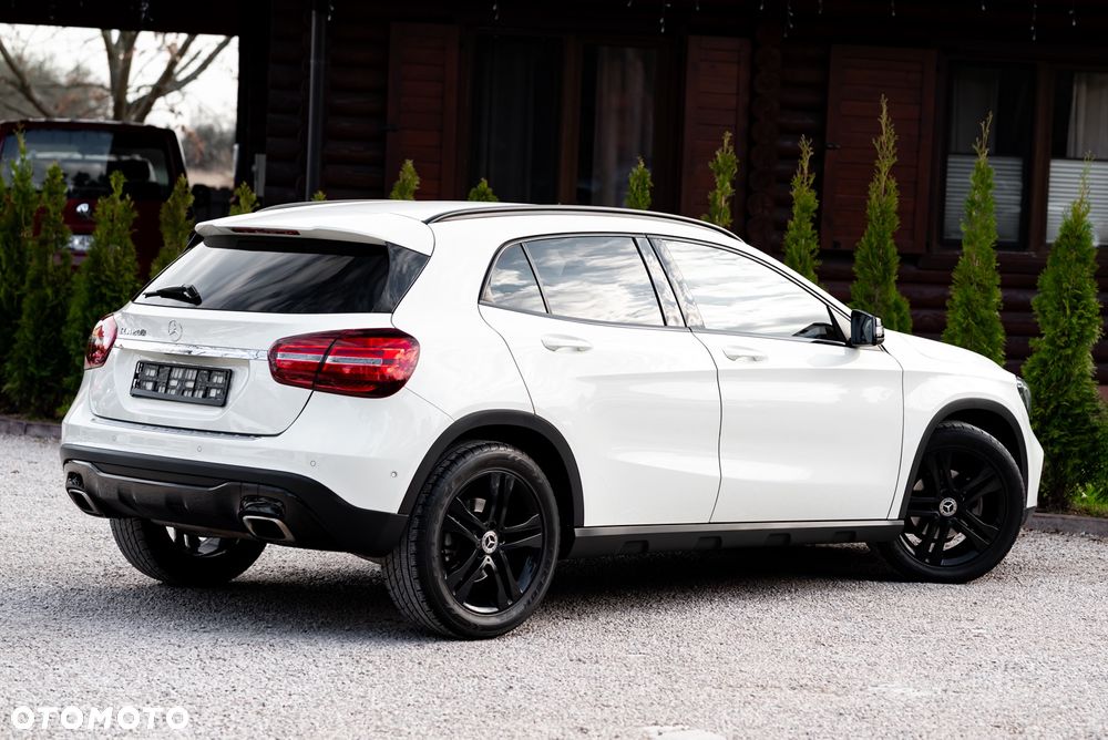 Mercedes-Benz GLA 200 7G-DCT - 14