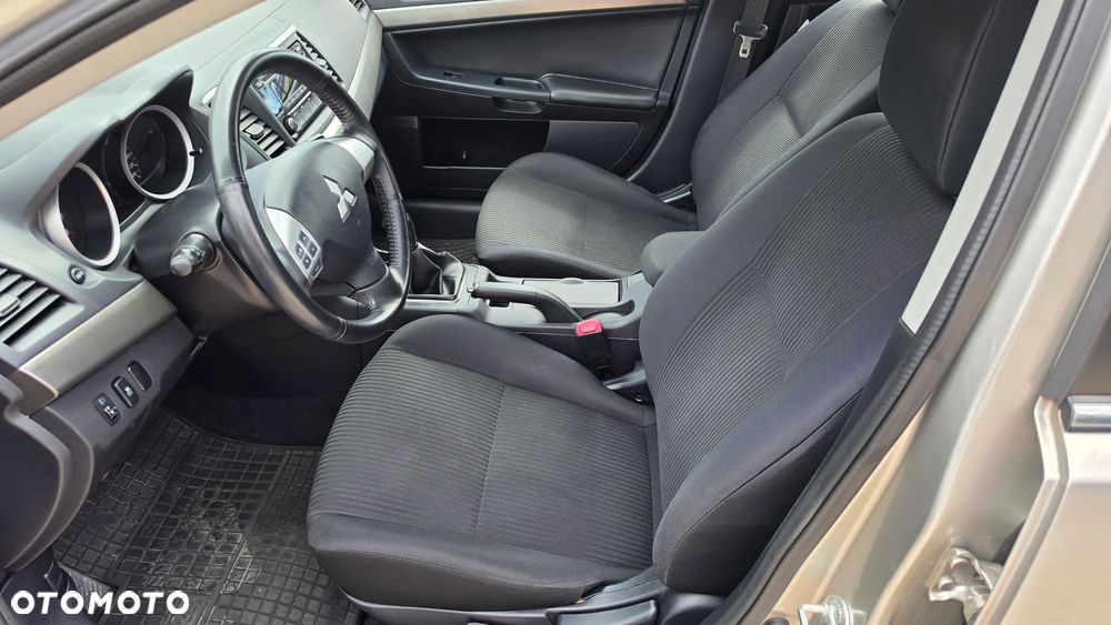 Mitsubishi Lancer 1.6 Invite - 19