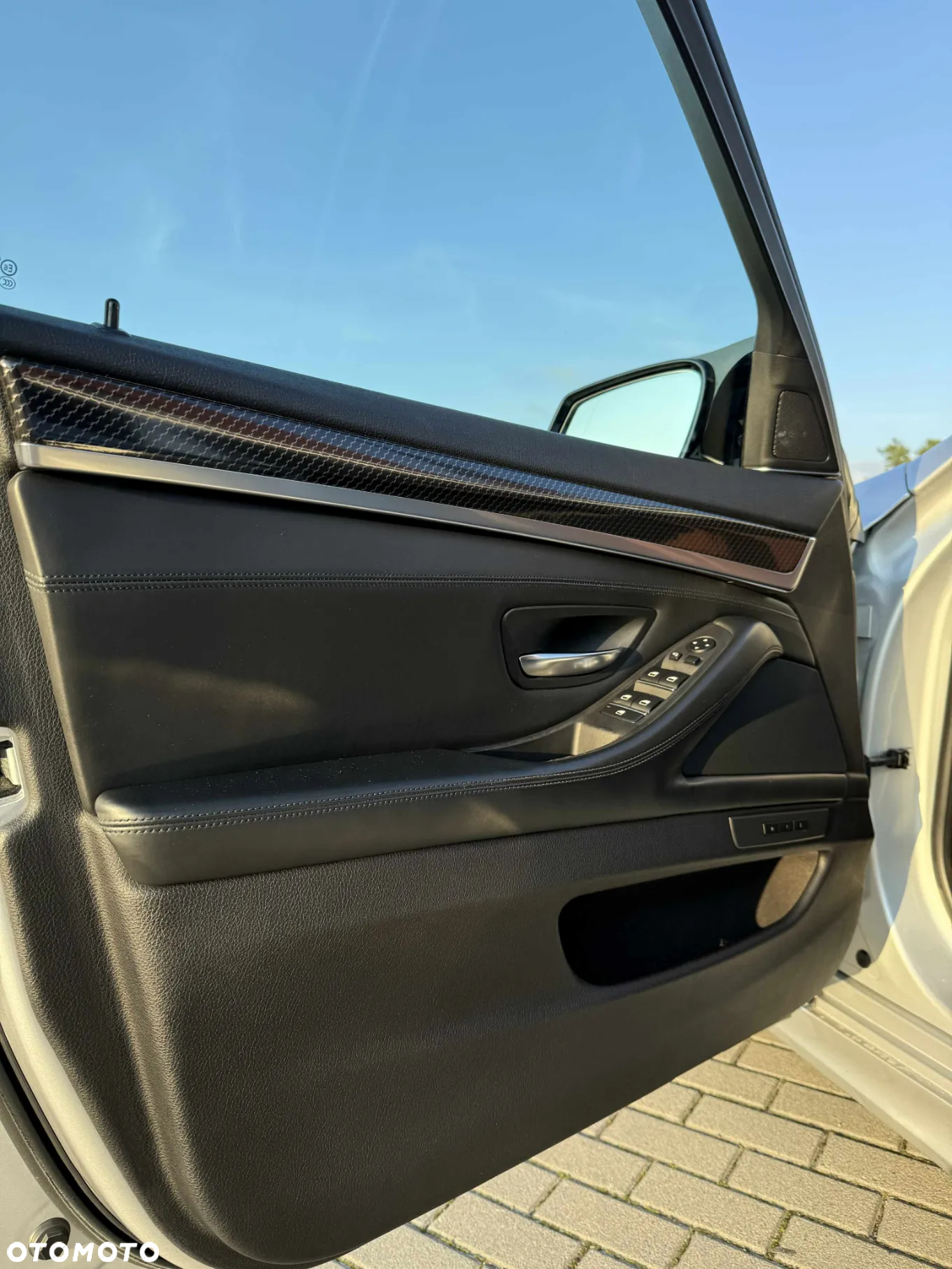 BMW Seria 5 550i - 12